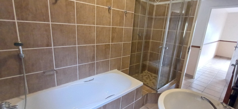 2 Bedroom Property for Sale in Langenhovenpark Free State